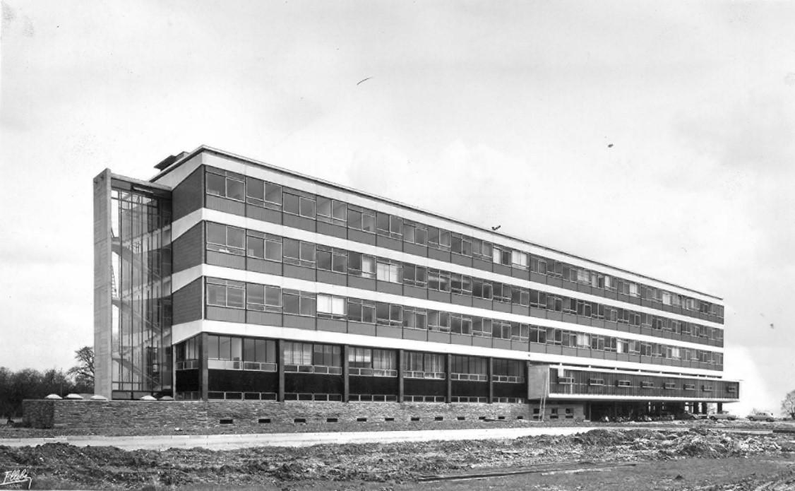Bâtiment principal des sciences de l’université de Rouen, campus de Mont-Saint-Aigan. 1961 Photo : Ellebé. Crédits : Université Rouen Normandie