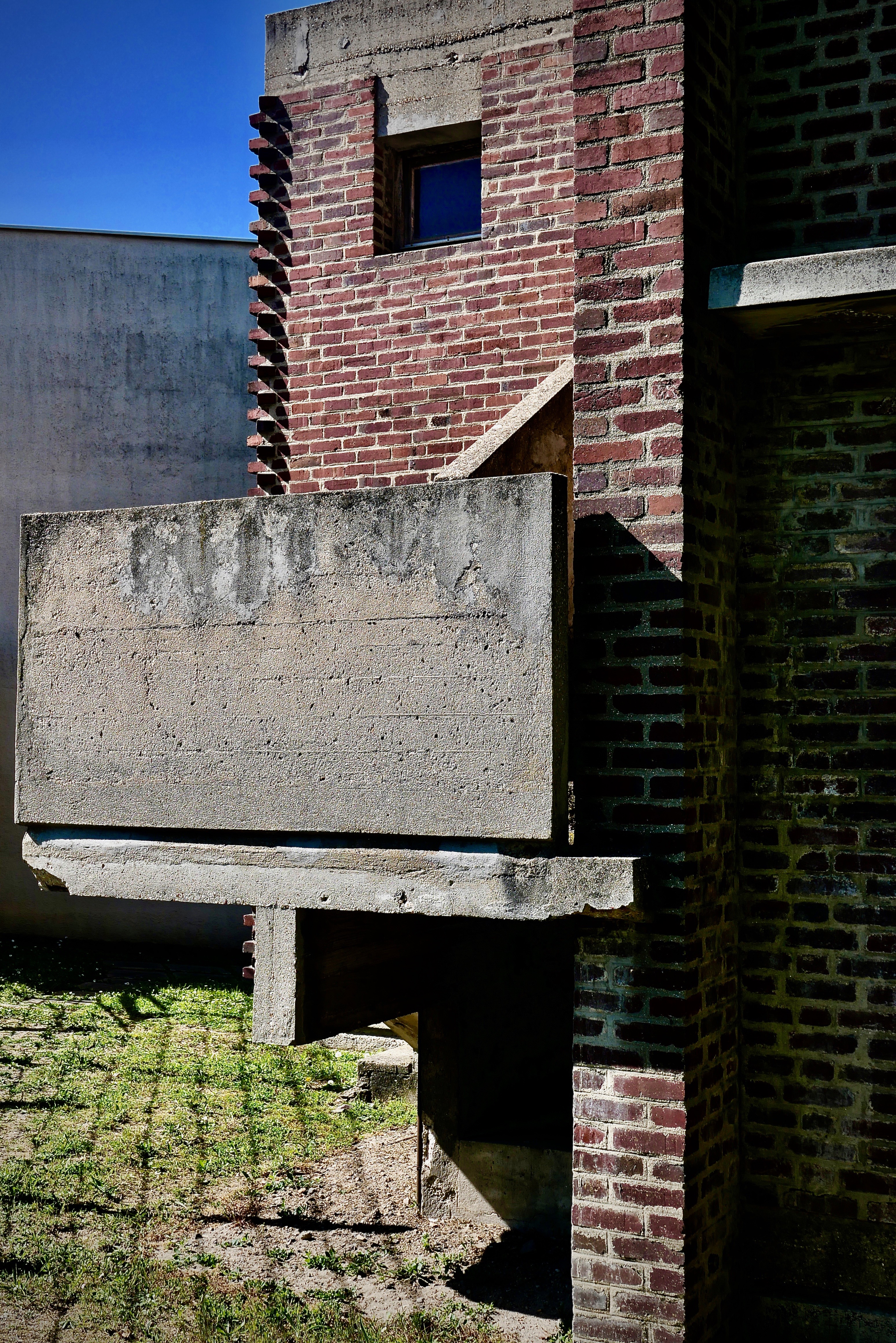 La Courneuve Cité des Anciens Ambroise Croizat - détail angle et palier escalier