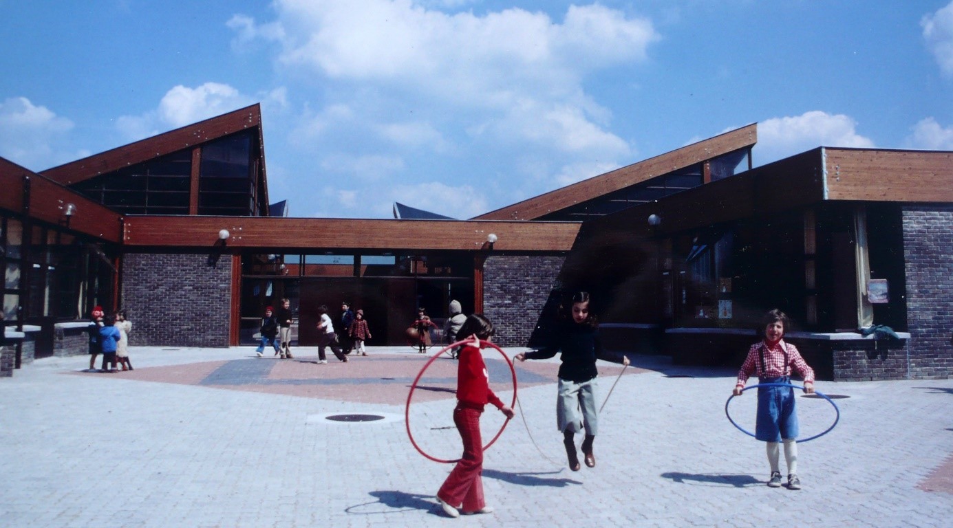 Entrée de du groupe scolaire du Bois de la Garenne 