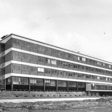 Bâtiment principal des sciences de l’université de Rouen, campus de Mont-Saint-Aigan. 1961