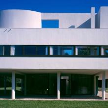 Villa Savoye et loge du jardinier